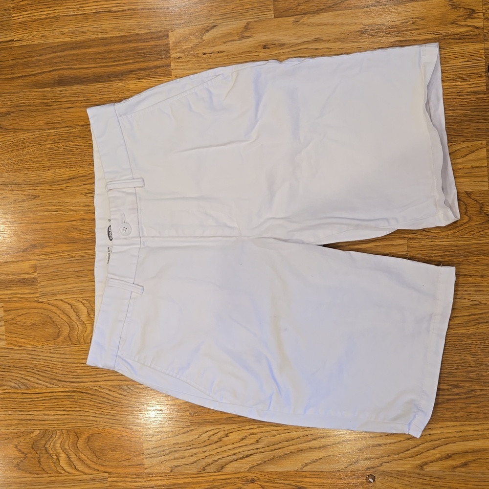 Men's Old Navy size 31 white shorts